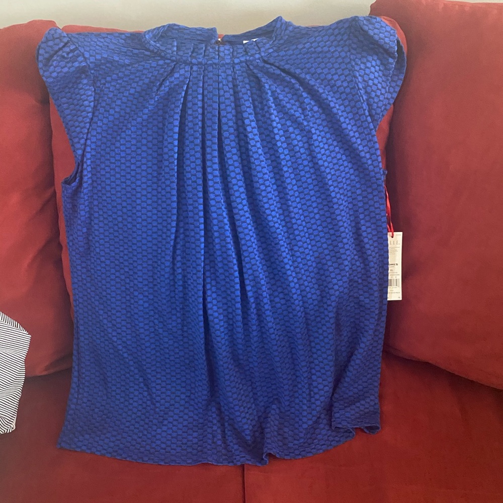 Elle blouse with cap sleeve